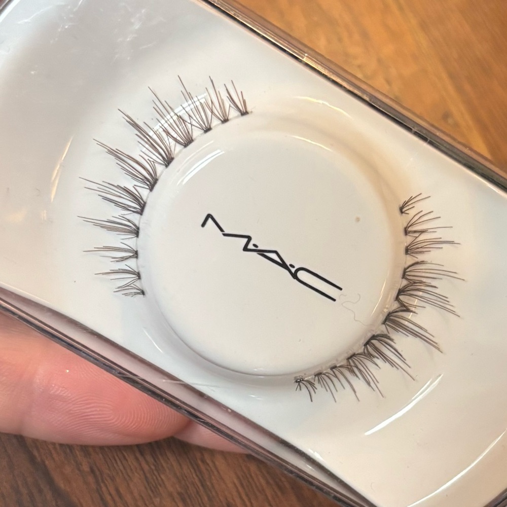 MAC #33 lashes NIB